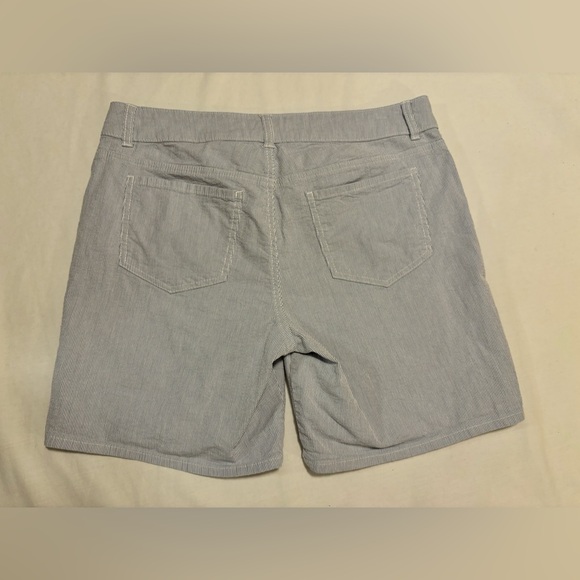 Riders by Lee, mid rise stretch, seersucker pattern, approx size 14 - Picture 2 of 7